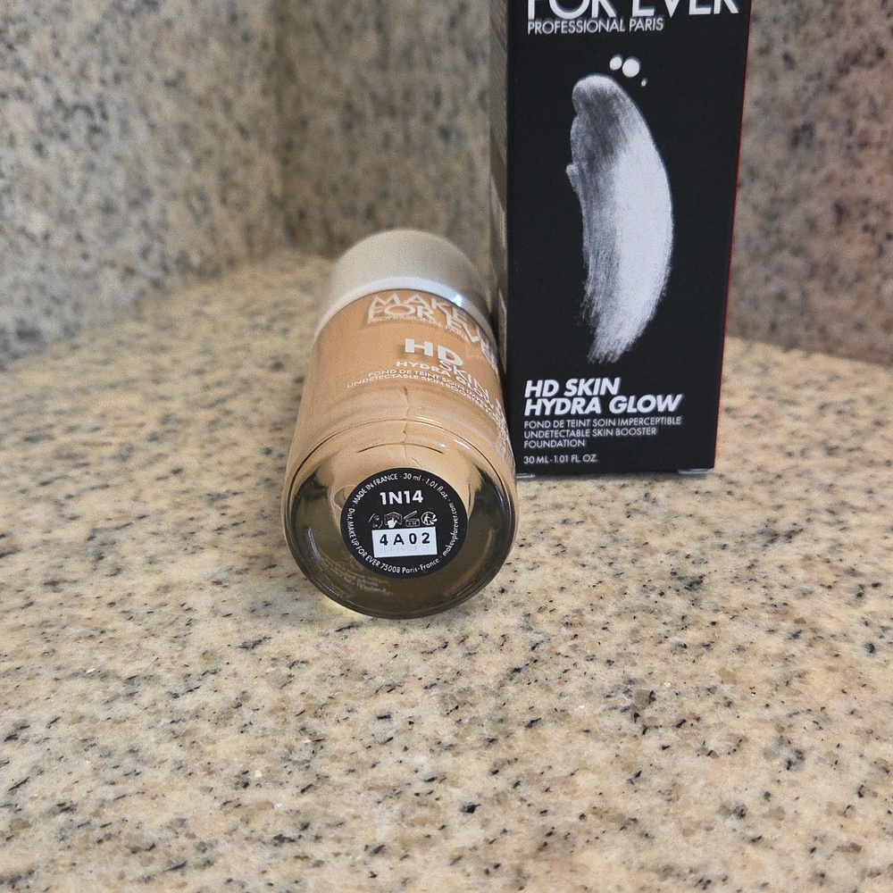 Makeup Forever HD Skin Hydra Glow Foundation in: 1N14-Beige - Picture 6 of 8